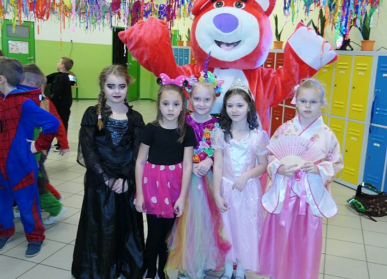 Zabawa karnawałowa w Szkole Podstawowej w Garczegorzu.