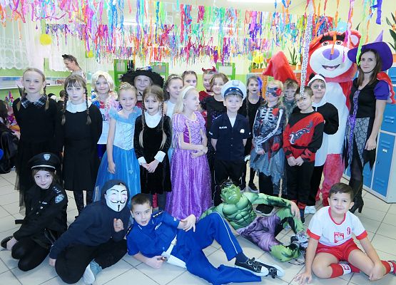 Zabawa karnawałowa w Szkole Podstawowej w Garczegorzu.
