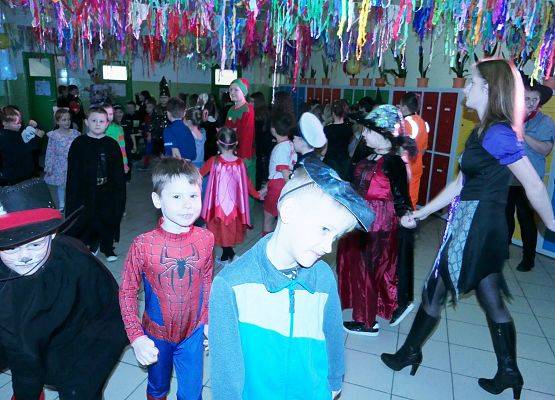 Zabawa karnawałowa w Szkole Podstawowej w Garczegorzu.