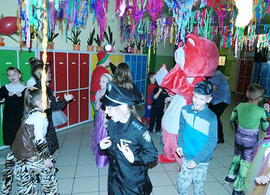 Zabawa karnawałowa w Szkole Podstawowej w Garczegorzu.