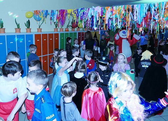 Zabawa karnawałowa w Szkole Podstawowej w Garczegorzu.