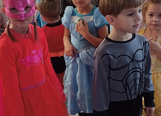 Grafika 4: Bal Karnawałowy