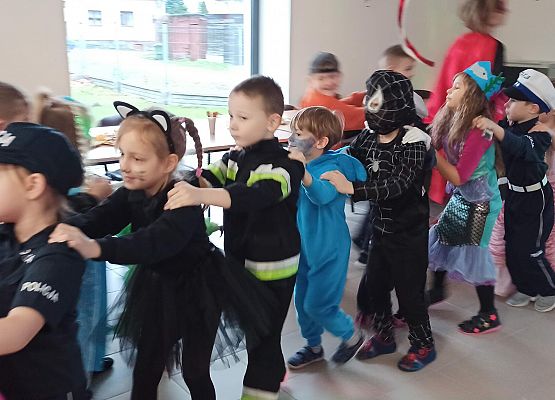 Grafika 9: Bal Karnawałowy