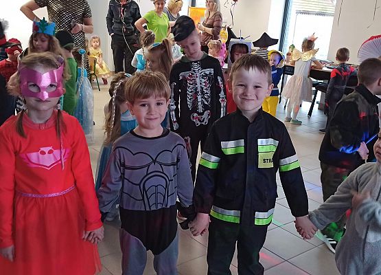 Grafika 19: Bal Karnawałowy