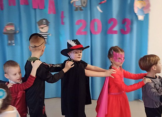 Grafika 25: Bal Karnawałowy