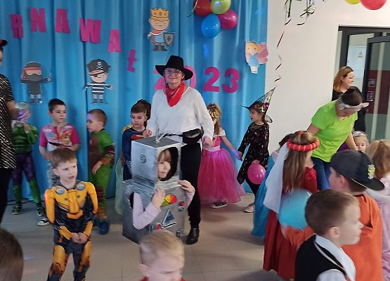 Grafika 28: Bal Karnawałowy