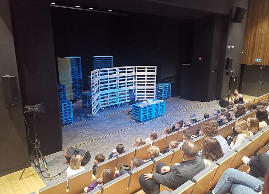 Wyjazd na spektakl pt. Opowieść wigilijna do teatru w Słupsku.