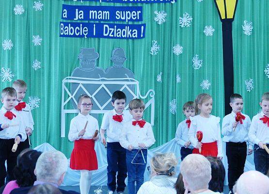 Uroczystość z okazji Dnia Babci i Dziadka w Zespole Szkół w Garczegorzu.