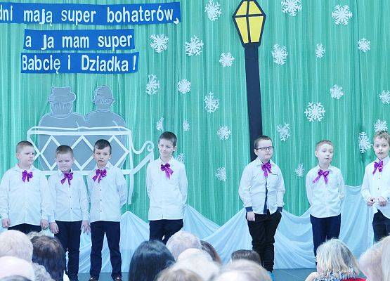 Uroczystość z okazji Dnia Babci i Dziadka w Zespole Szkół w Garczegorzu.