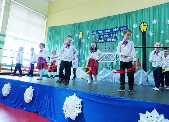 Uroczystość z okazji Dnia Babci i Dziadka w Zespole Szkół w Garczegorzu.