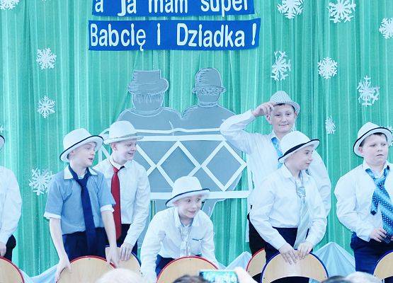 Uroczystość z okazji Dnia Babci i Dziadka w Zespole Szkół w Garczegorzu.