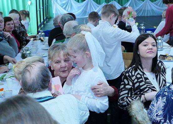 Uroczystość z okazji Dnia Babci i Dziadka w Zespole Szkół w Garczegorzu.