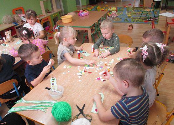Młodsza grupa przy pracy