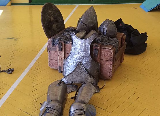 Grafika 4: Przedstawienie historyczne