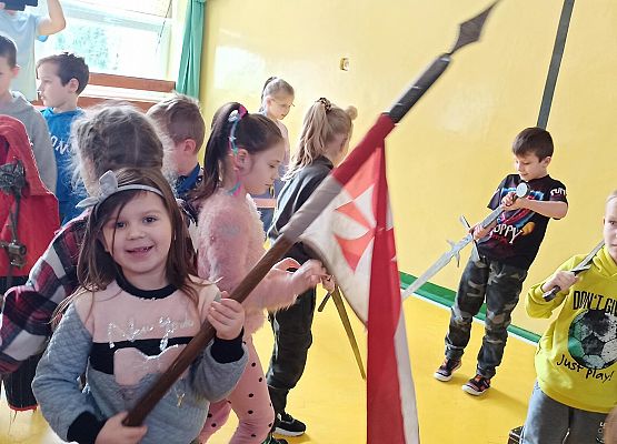 Grafika 7: Przedstawienie historyczne