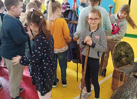 Grafika 8: Przedstawienie historyczne