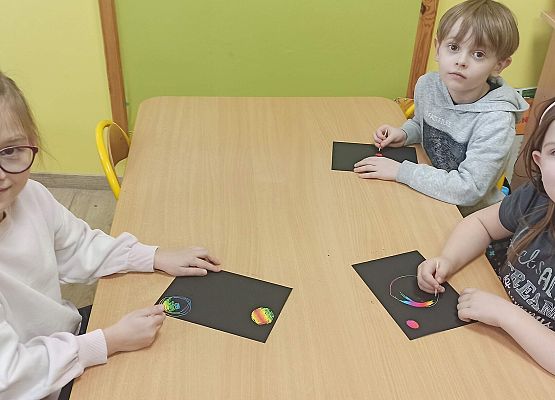 Grafika 1: "W Układzie Słonecznym wirują planety"