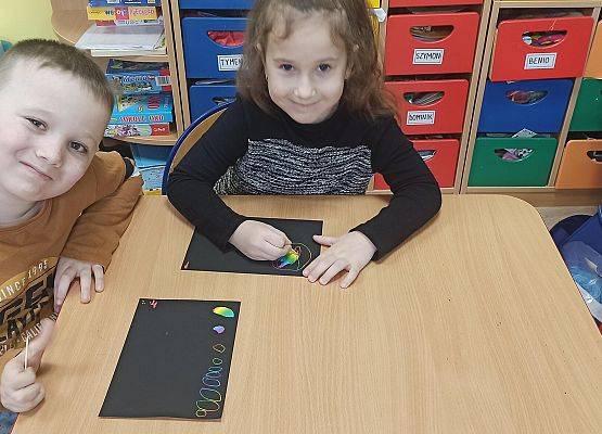 Grafika 4: "W Układzie Słonecznym wirują planety"