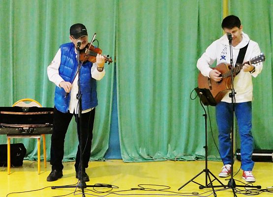 Występ  z okazji Dnia Jedności Kaszubów w szkole w Garczegorzu.