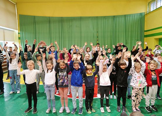 Występ  z okazji Dnia Jedności Kaszubów w szkole w Garczegorzu.