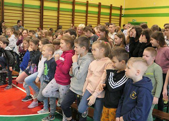 Występ  z okazji Dnia Jedności Kaszubów w szkole w Garczegorzu.