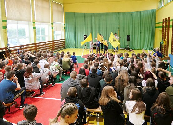 Występ  z okazji Dnia Jedności Kaszubów w szkole w Garczegorzu.