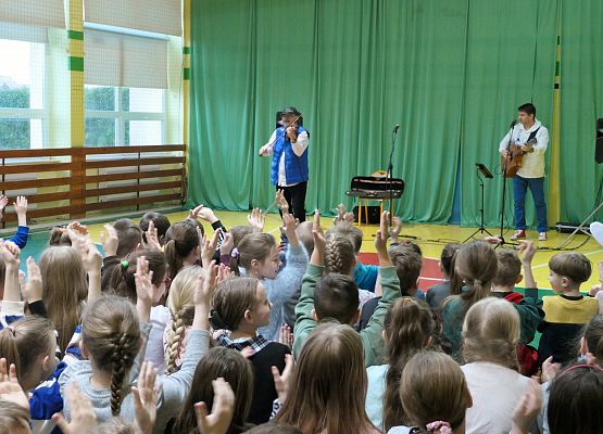 Występ  z okazji Dnia Jedności Kaszubów w szkole w Garczegorzu.