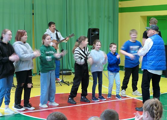 Występ  z okazji Dnia Jedności Kaszubów w szkole w Garczegorzu.