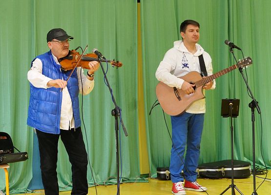 Występ  z okazji Dnia Jedności Kaszubów w szkole w Garczegorzu.
