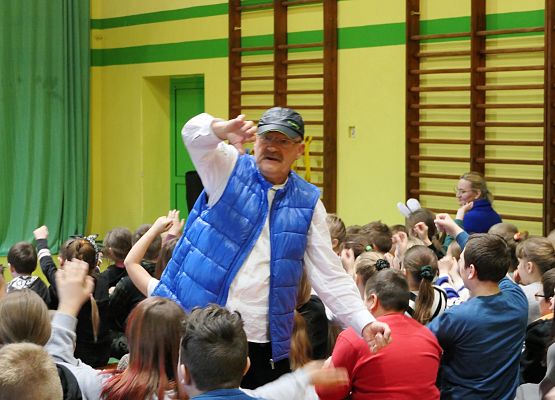 Występ  z okazji Dnia Jedności Kaszubów w szkole w Garczegorzu.