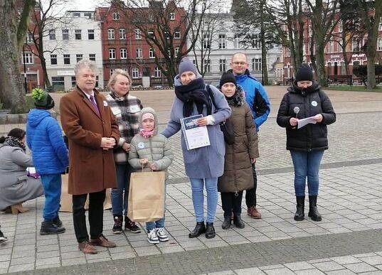 Rostrzynięcie powiatowego konkursu plastyczny "Autyzm: wiem, rozumiem, pomagam"