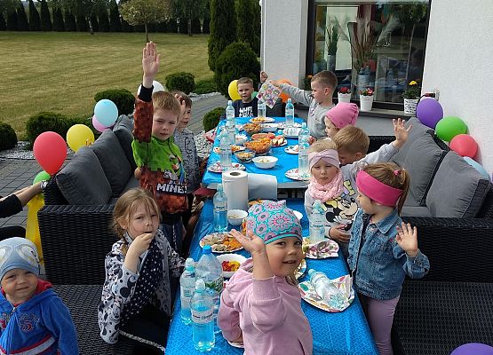 Grafika 21: ŚWIĘTO DZIECI