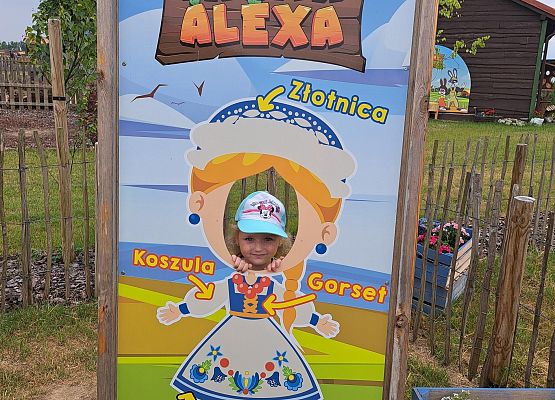 Grafika 9: Wycieczka do Parku Rozrywki - Farma Alexa