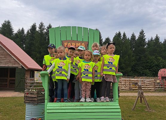 Grafika 21: Wycieczka do Parku Rozrywki - Farma Alexa