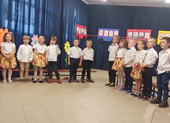 Grafika 4: Uroczystość zakończenia roku szkolnego