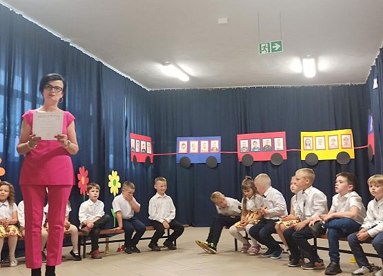 Grafika 7: Uroczystość zakończenia roku szkolnego