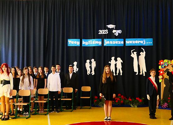 Grafika 1: Pożegnanie klas ósmych