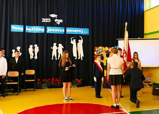 Grafika 4: Pożegnanie klas ósmych