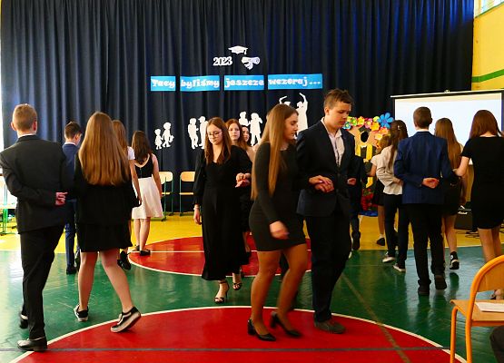 Grafika 7: Pożegnanie klas ósmych