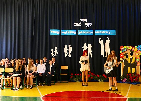 Grafika 18: Pożegnanie klas ósmych