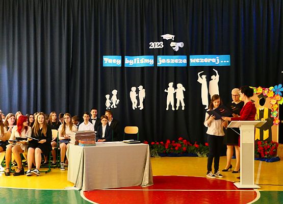 Grafika 44: Pożegnanie klas ósmych