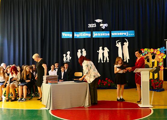 Grafika 45: Pożegnanie klas ósmych