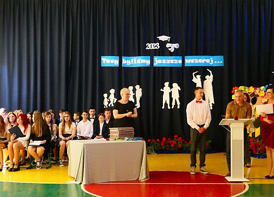 Grafika 60: Pożegnanie klas ósmych