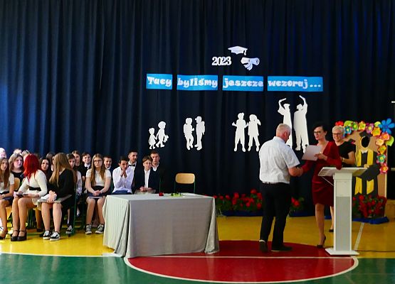 Grafika 77: Pożegnanie klas ósmych