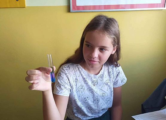 Grafika 4: Kolorowa lekcja chemii