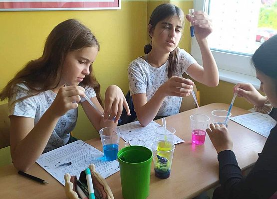 Grafika 3: Kolorowa lekcja chemii