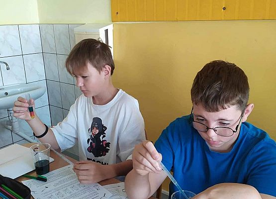 Grafika 5: Kolorowa lekcja chemii