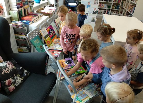 Grafika 1: W BIBLIOTECE