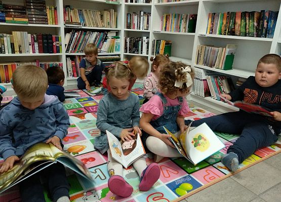 Grafika 5: W BIBLIOTECE