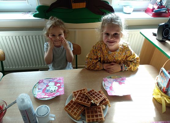 Grafika 3: SŁODKI POCZĘSTUNEK